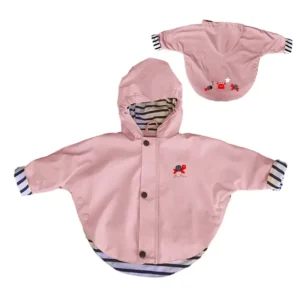 Ciré, Rose Clair, Poncho bébé brodé de petits animaux marins dans le dos, imperméable fille, Breizh Océan, Tudy, vue de face et de dos.